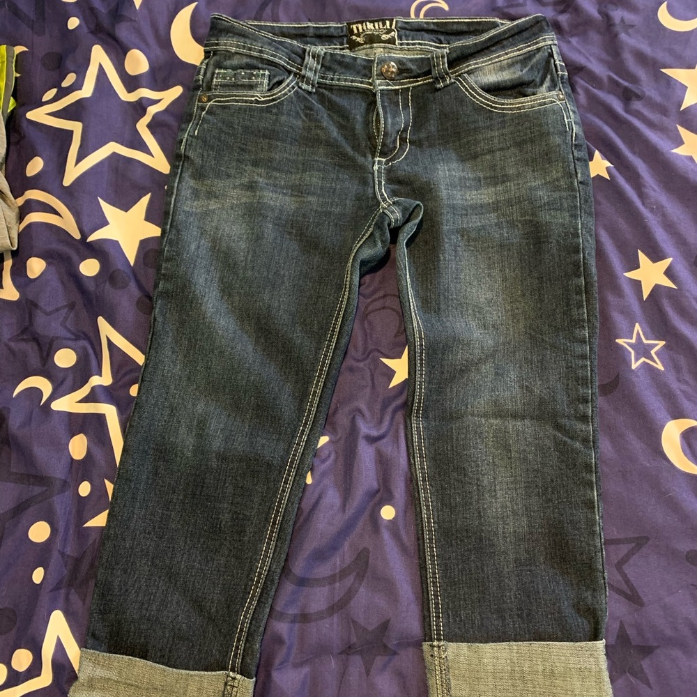 THRILL SZ 11 (15in across) WOMEN/JUNIOR JEAN CAPRIS. Worn once.